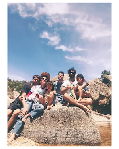 La familia de Dolores Fonzi en una postal familiar durante sus vacaciones