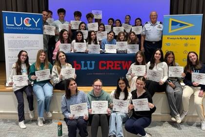 La familia de Lucy Fernández creó una fundación, donde capacitan a jóvenes en seguridad náutica