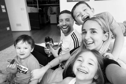 La familia del Papu Gómez