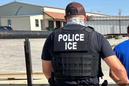 La familia denunció que los agentes del ICE se burlaban del adolescente latino mientras lo arrestaban en California