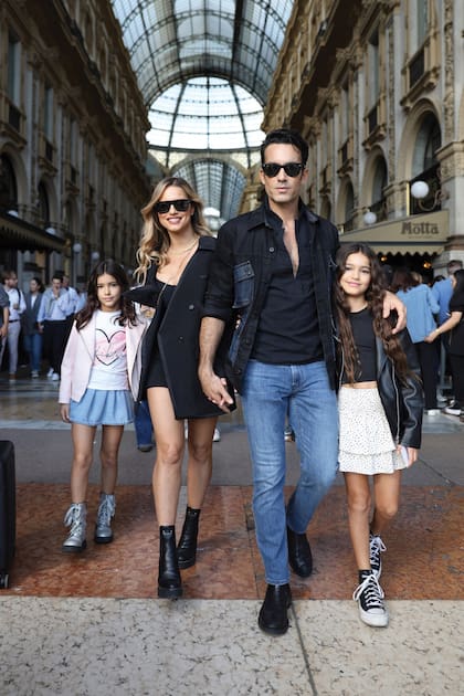 La familia Díaz-Ponce
visita la Galleria Vittorio
Emanuele, que tiene
tiendas de lujo, como
Prada, Gucci y Louis
Vuitton.