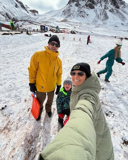 La familia disfrutó de unas mini vacaciones en Mendoza durante el fin de semana largo, que incluyó una visita a un centro de esquí