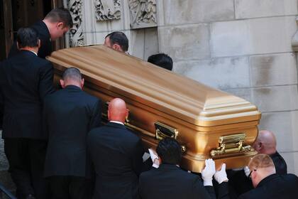 La familia eligió un cajón dorado, tan único y especial como Ivana.