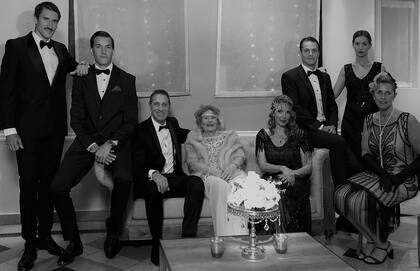 La familia. En el centro, Susana Abriata de Testorelli. Junto a sus hijos: Fabián, Miriam y Gladys. De pie, los nietos. Ignacio, Joaquín y Milagros Griep Testorelli.