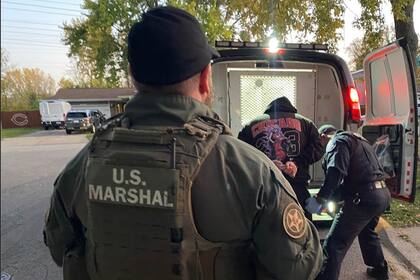 La familia exigió ver la orden de arresto, pero los agentes presuntamente se negaron a mostrarla