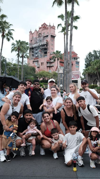 La familia extendida también se sumó al viaje (Foto: Instagram @kunaguero)