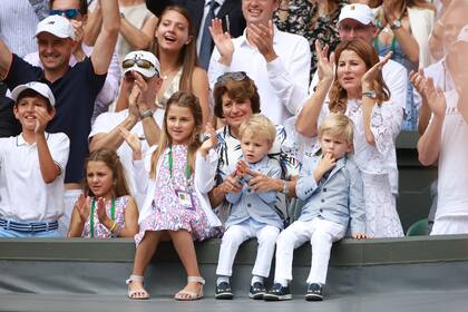 La familia Federer, en pleno: Mirka Vavrinec, las gemelas Myla y Charlene y los gemelos Leo y Lenny; todos ellos festejaron en Ibiza el cumpleaños 40 de papá Roger.