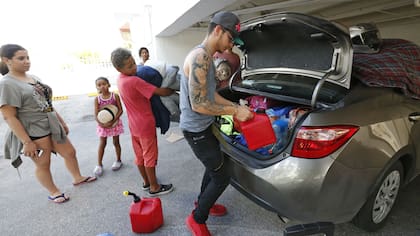 La familia García se prepara para evacuar de Miami