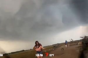 El heroico rescate de un cazador de tormentas a una familia alcanzada por un tornado