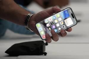 Apple admite que el iPhone 15 recalienta y trabaja a contrarreloj en una solución