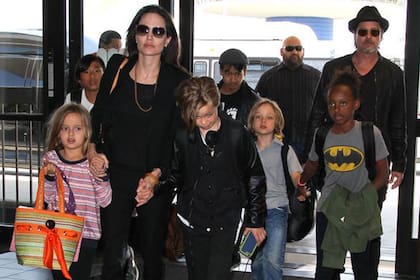 Jolie y Pitt tienen seis hijos, tres propios y tres adoptados