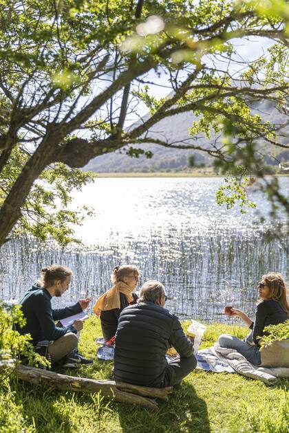 La familia Leiderman disfruta del paisaje de San Martín de los Andes, pero también de la seguridad que ofrece estar lejos de las aglomeraciones