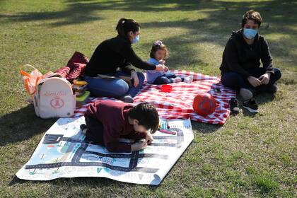 La familia María en los bosques de Palermo