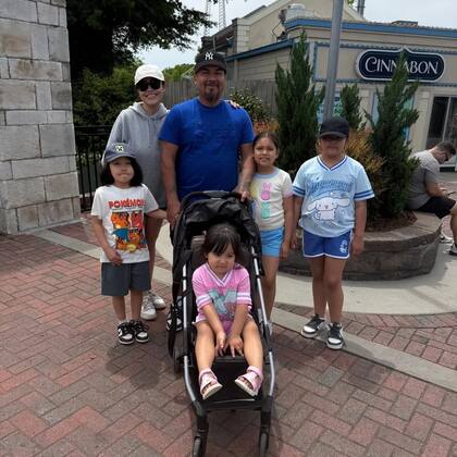 La familia Martínez enfrenta altos costos legales y logísticos para luchar por la liberación de su padre, lo que evidencia las barreras económicas del sistema migratorio estadounidense