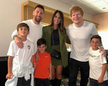La familia Messi junto al cantante Ed Sheeran (Foto: @antonelaroccuzzo)