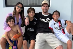 La familia Messi unida: el guiño de Mateo, hijo de La Pulga, con la remera de Newell's