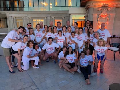 La familia Monasterio en un viaje por los 80 de Kuki