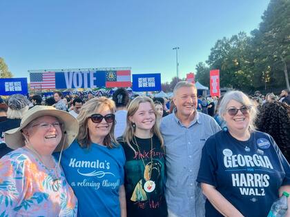 La familia Nicholson, en el mitin de Kamala Harris y Barack Obama en Clarkston
