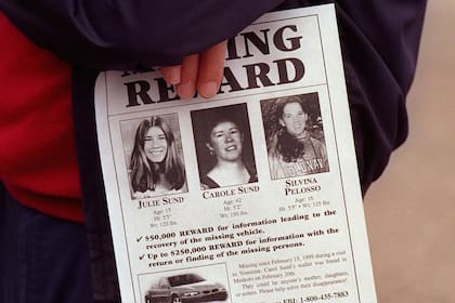 La familia Pelosso viajó de inmediato a Estados Unidos, donde por esos días la policía de varios condados, el FBI y equipos de voluntarios estaban abocados a la búsqueda de las tres mujeres