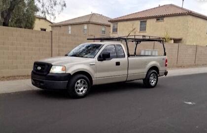 La familia perdió su camioneta y sus ahorros, y quedó varada con sus pertenencias en la frontera