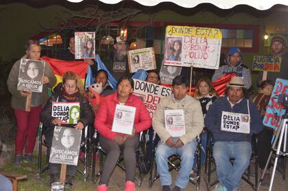 La familia Polijo y amigos vecinos suelen hacer marchas para reclamar por la desaparición de Delia, en Traslasierra, Córdoba