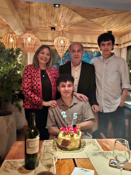 La familia que conformó Ricardo Bochini: su esposa Graciela Suñé y sus dos hijos