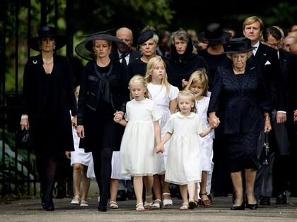 La familia real en el velorio del Príncipe Friso