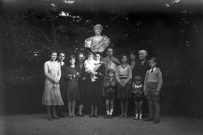 La familia Roviralta en los jardines de Santa Clotilde, 1930.