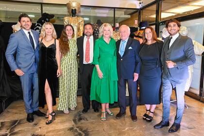 La familia Soldati. Con Darío Turovelzky, Sofía Soldati, Laura Sánchez, Santiago Soldati (h), Eva y Santiago Soldati, Vanesa Soldati y Maxi Villar