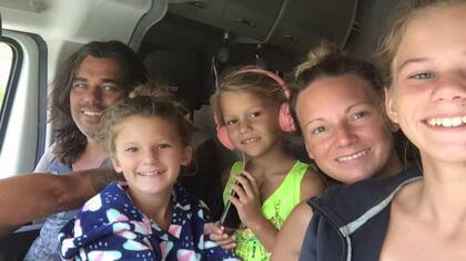 La familia Taihuttu durante uno de sus viajes