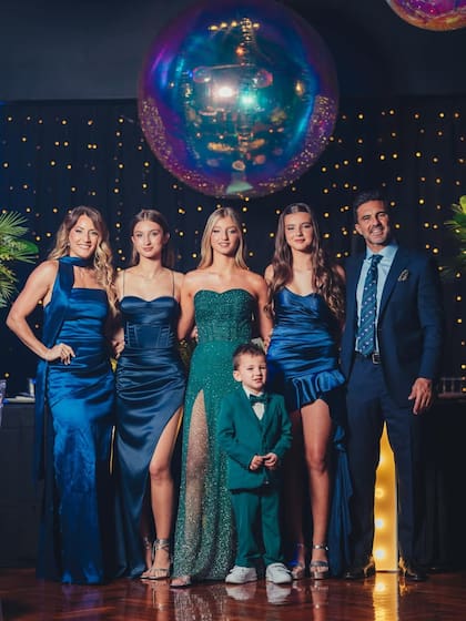 La familia unida: Fabián Cubero, Allegra, Indiana, Sienna, Micaela Viciconte y Luca Cubero Viciconte