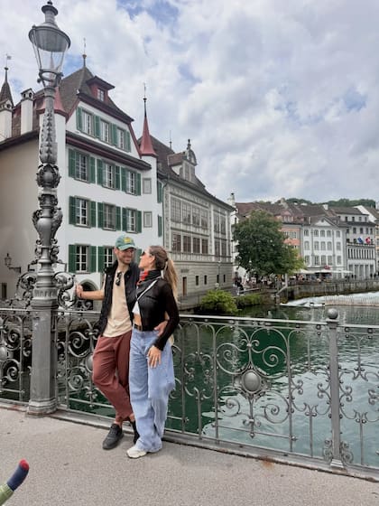 La familia visitó Alemania, Suecia y Suiza y pasó un día en Italia (Foto: Instagram @jmena)