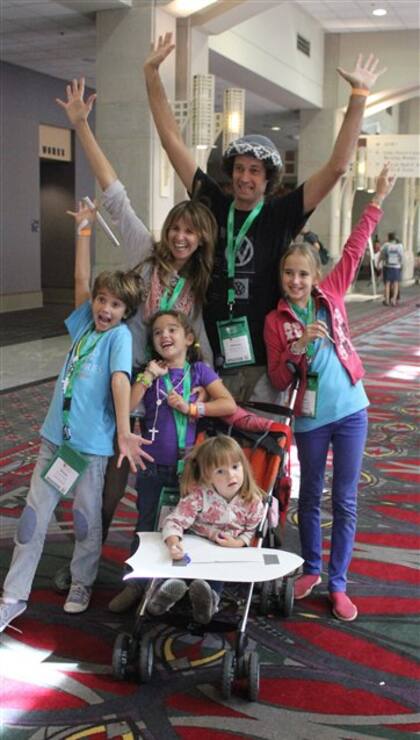 La familia Walker, ayer, a su llegada a Filadelfia