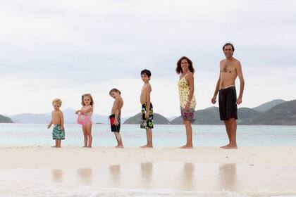 Los cuatro hijos de Herman y Candelaria nacieron "en el camino". Pampa en Estados Unidos, Tehue en Argentina (durante un viaje relámpago para visitar a una abuela enferma), Paloma en Canadá y Wallaby en Australia