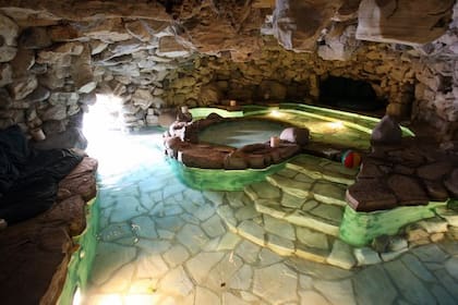 La famosa gruta de la mansión Playboy también experimentará una renovación por parte del nuevo dueño de la propiedad, Daren Metropoulos