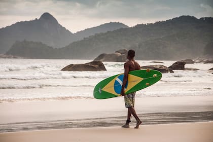 La famosa playa de Lopes Mendes, donde solamente se llega caminando, tiene 4 kilómetros de extensión