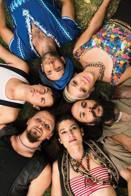 La fanfarria del Capitán: banda viajera, familia rodante.