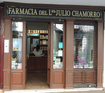 La farmacia Chamorro atiende al público desde 1896.