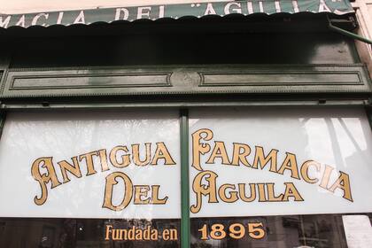 La Farmacia Del Águila queda en Corrientes al 5.000.