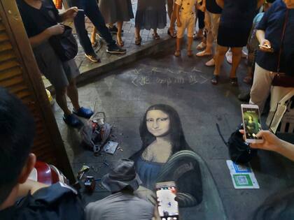 La fascinación por la Mona Lisa no tiene límites: en una calle de Luan, China, pintada por un vagabundo