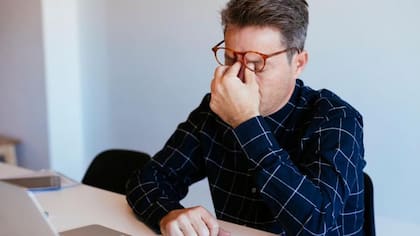 La fatiga es un efecto habitual entre quienes sufren del binge-watching
