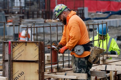 La Fed considera que los riesgos en torno a los índices de empleo e inflación están "equilibrados" (AP Foto/Michael Dwyer, File)