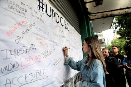 La Federación Universitaria de Buenos Aires organizó una actividad simbólica a modo de protesta