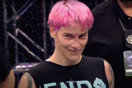 La felicidad de Alana, tras ganar el combate por sumisión del rival