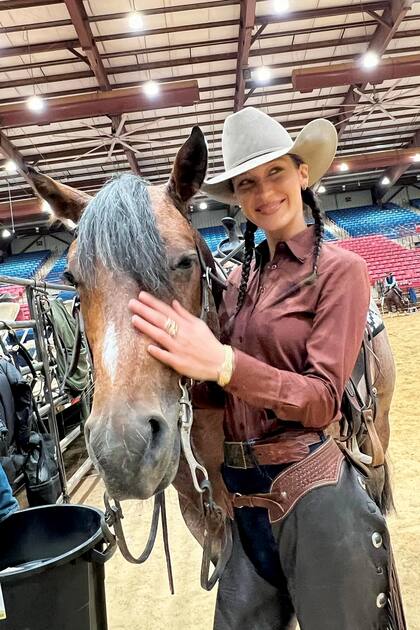 La felicidad de Bella Hadid cuando, a principios de febrero, clasificó con su caballo Metallic Tito a la final del torneo de Fort Worth.