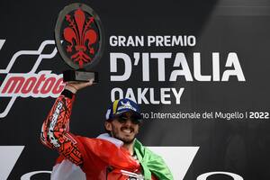 A pedir de los tifosi: un piloto italiano ganó con una moto italiana en un circuito italiano (y promete pelea)