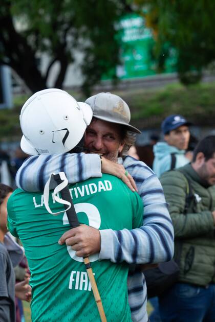 La felicidad de Lolo Castagnola ante el triunfo de sus hijos.