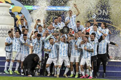 La felicidad de los jugadores argentinos en la obtención de la Copa América tras 28 años