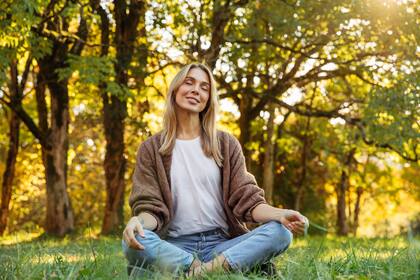 La felicidad en su tránsito incluye también la posibilidad de aceptar, sostener y elaborar la adversidad, la pérdida, los fracasos y también la muerte