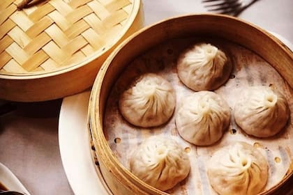 La feria callejera también ofrece una oportunidad para disfrutar de la gastronomía y el arte tradicional chino. Foto: Archivo.